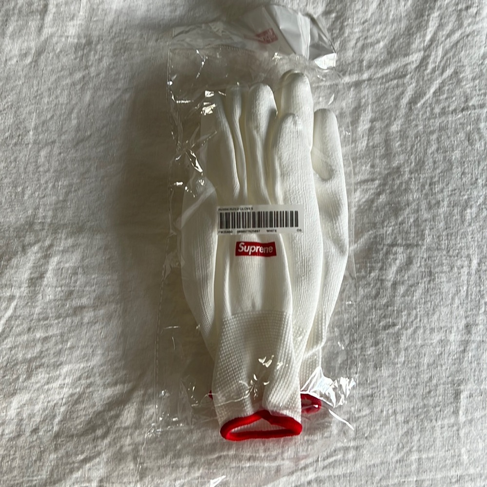 Supreme rubberized gloves